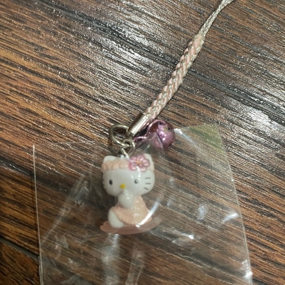 Hello Kitty Flower Power Lanyard Charm - Picture 2 of 2